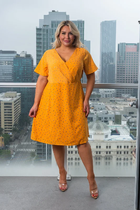 Plus Size Floral Print V-Neck Short Sleeve Midi Dress W/Elastic on Waist And Full Lining In Mustard (197440) Beach midi dresses